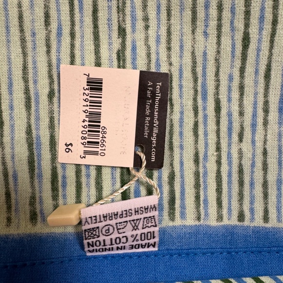 NWT - Ten Thousand Villages - Table Cloth 70x90 and Napkins Set - Picture 8 of 14